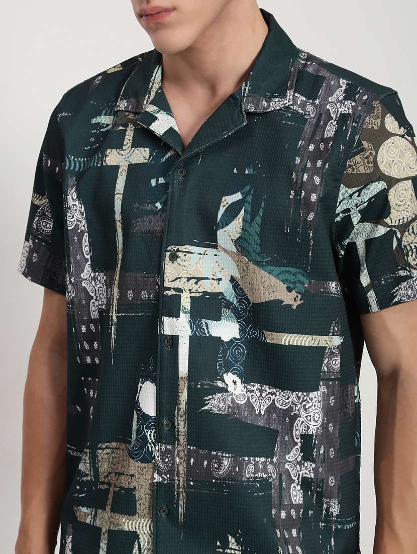 men printed cuban collared short sleeve shirt - 21955978 -  Standard Image - 4