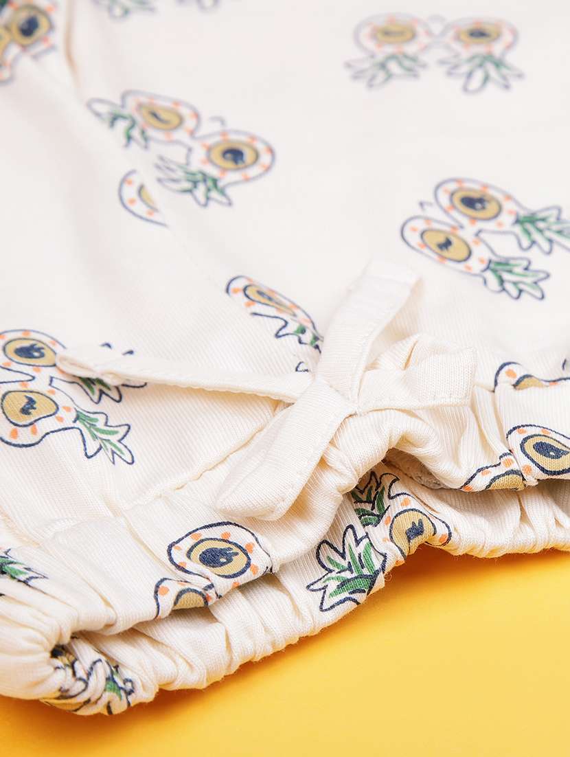 girls printed t-shirt & shorts twin sets  - 21956565 -  Standard Image - 4