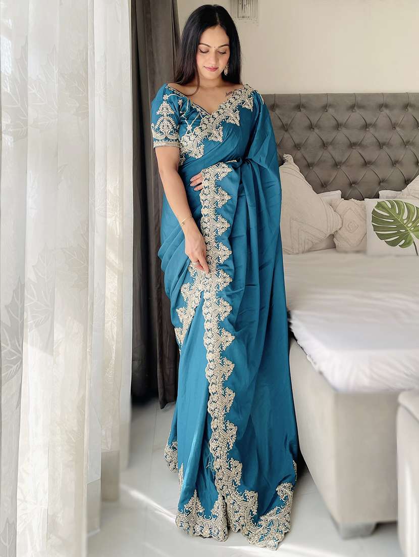 women solid with bordered saree with blouse - 21956650 -  Standard Image - 1