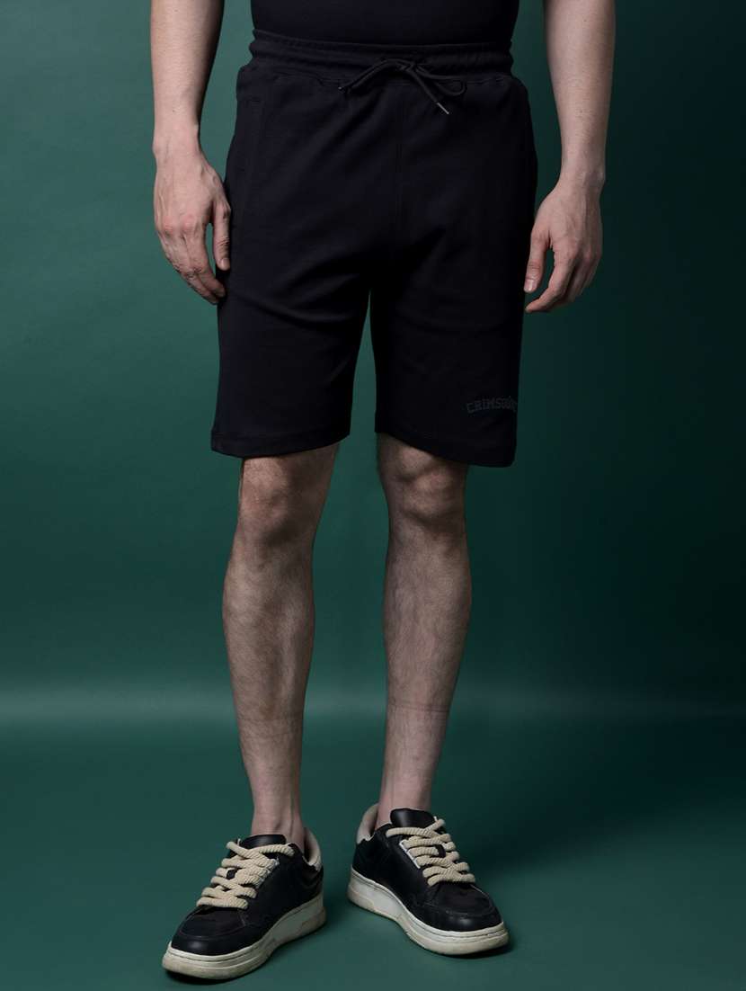 men solid mid rise regular fit shorts