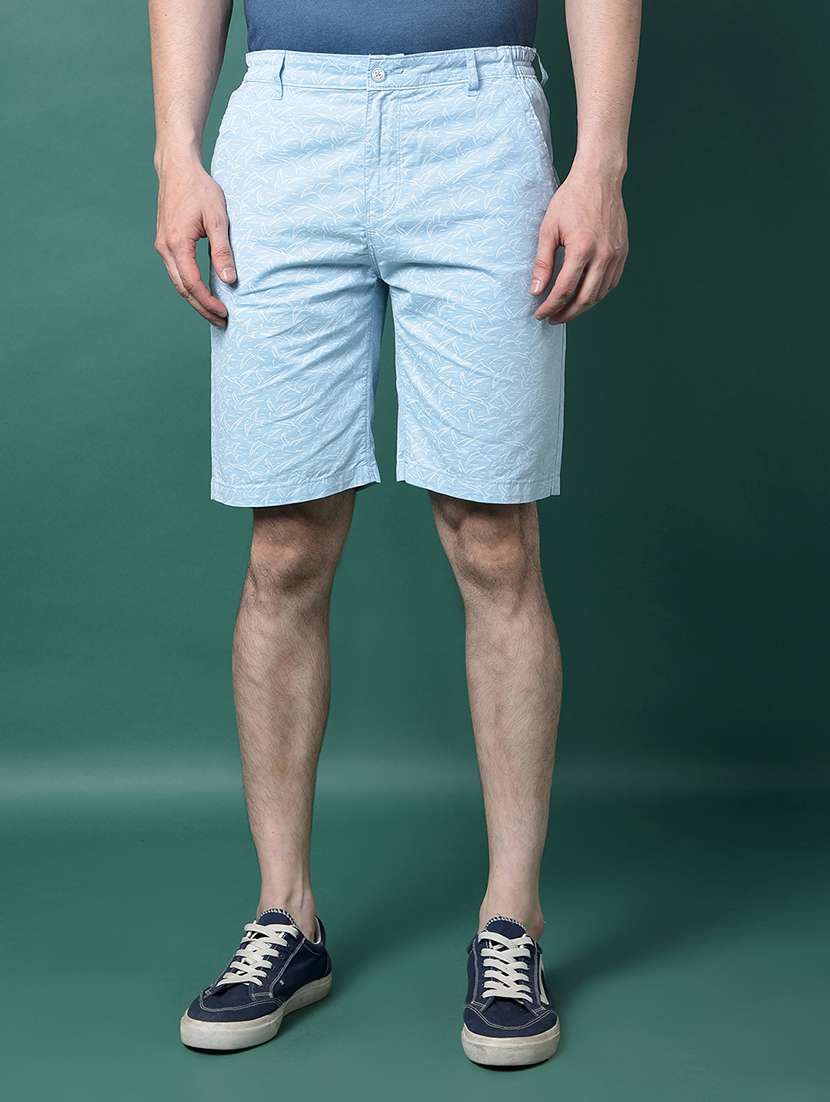 men printed mid rise regular fit shorts