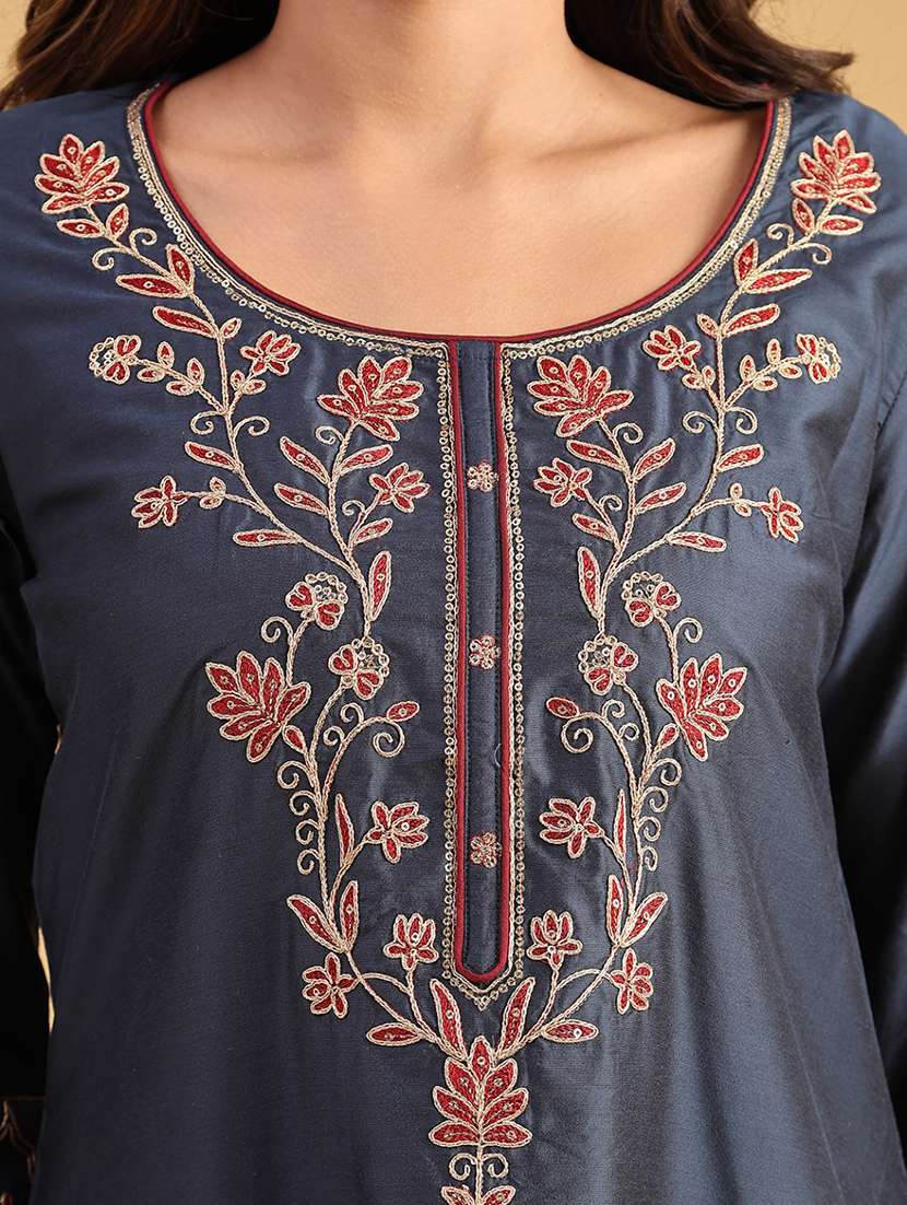women embroidered long sleeve straight kurta - 21956932 -  Standard Image - 4