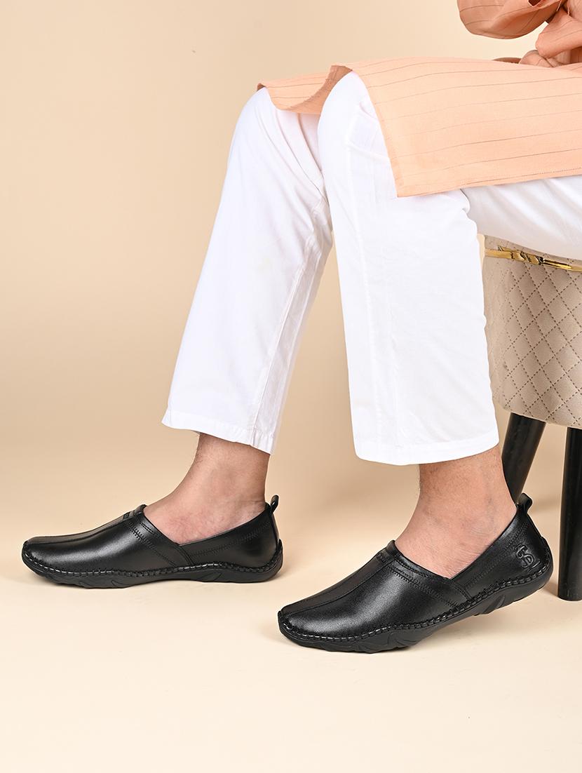men black slip on mojari - 21956967 - Standard Image - 1