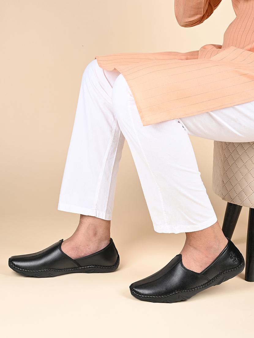 men black slip on mojari - 21956968 - Standard Image - 1