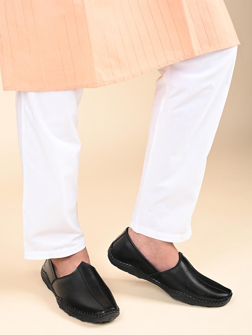 men black slip on mojari - 21956968 - Standard Image - 4
