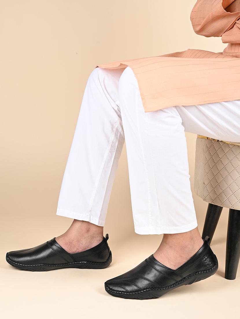 men black slip on mojari - 21956969 -  Standard Image - 1