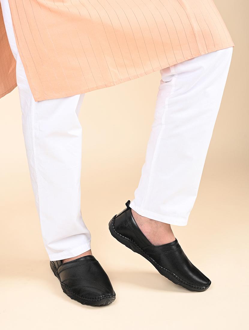 men black slip on mojari - 21956969 - Standard Image - 4