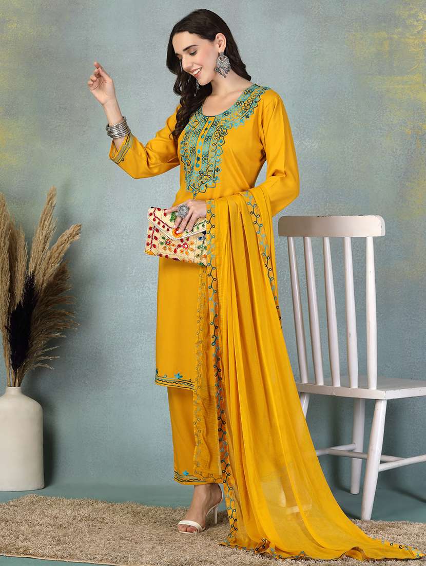 women three quarter sleeve kurta pant with dupatta set - 21956983 -  Standard Image - 4