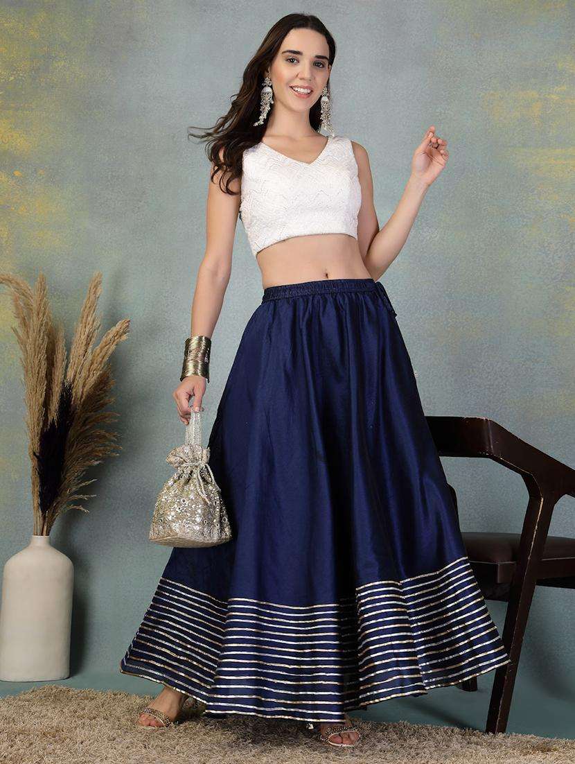 flared skirt with golden stripes - 21956988 -  Standard Image - 4