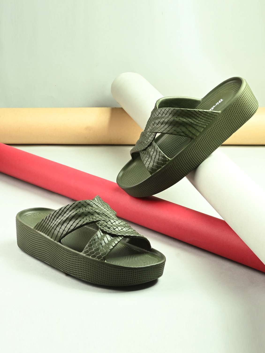 women olive textured slider