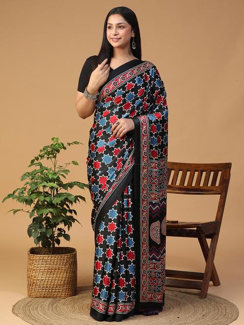 women printed casual wear saree with blouse - 21957834 - Standard Image - 0