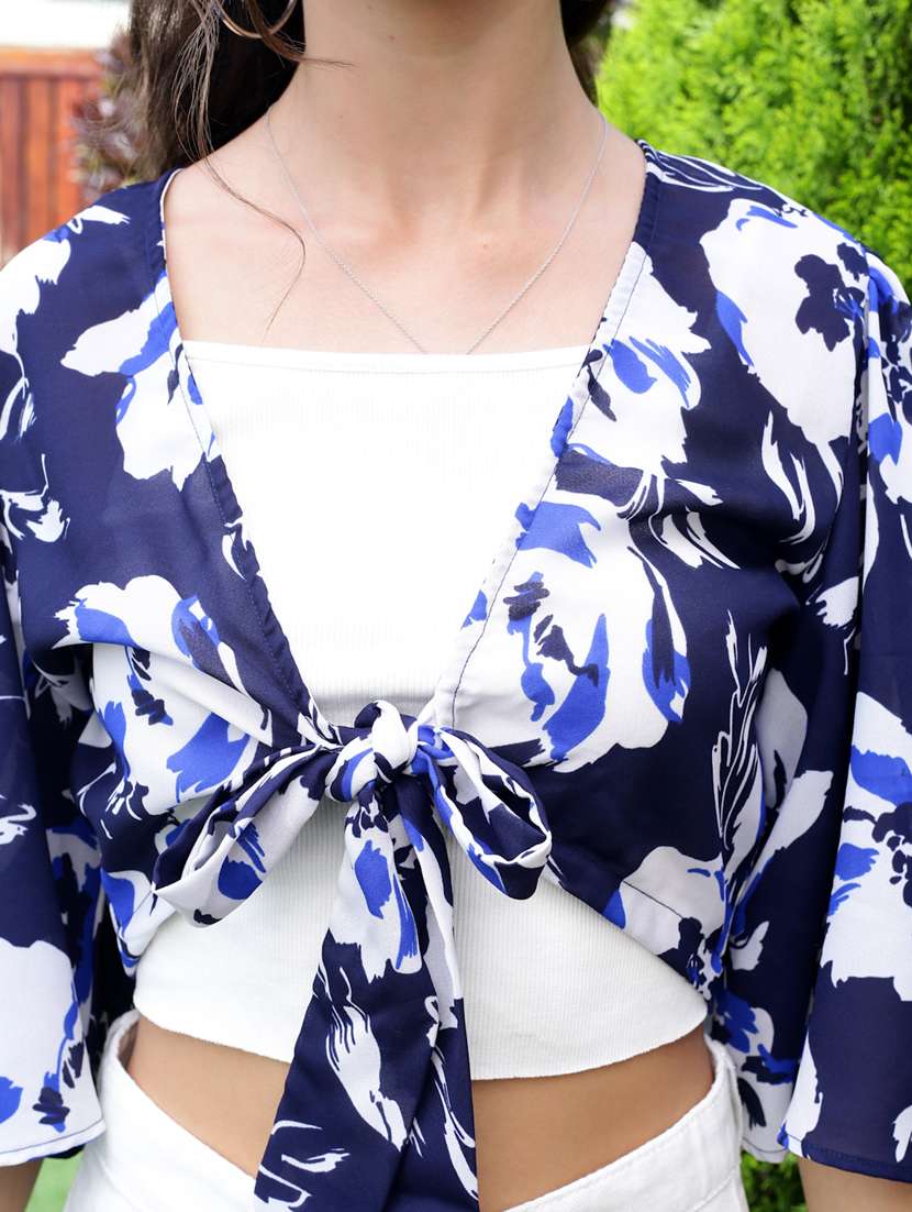 women floral print flared sleeve crop shrug - 21957888 -  Standard Image - 4