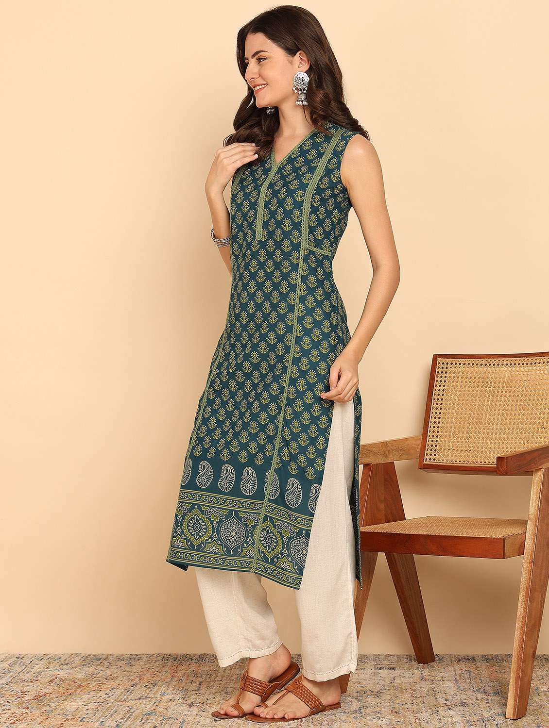 women floral printed sleeveless straight kurta - 21957893 -  Standard Image - 1