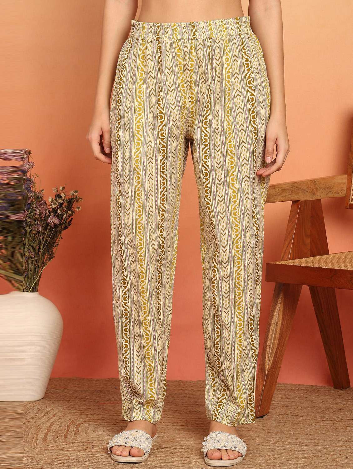 women three quarter sleeve kurta pant with dupatta set - 21957936 -  Standard Image - 4