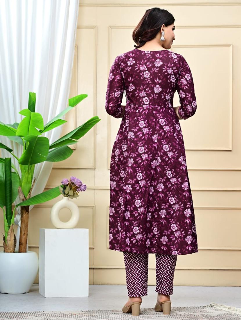 women three quarter sleeve anarkali kurta pant with dupatta set - 21958329 - Standard Image - 4