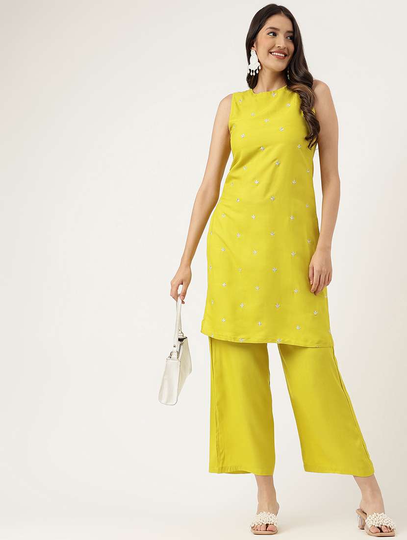 women embroidered sleeveless kurta palazzo set