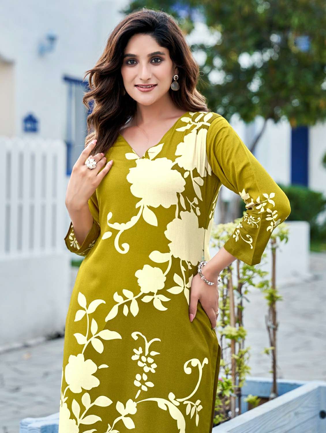 women floral printed long sleeve straight kurta - 21959411 -  Standard Image - 4