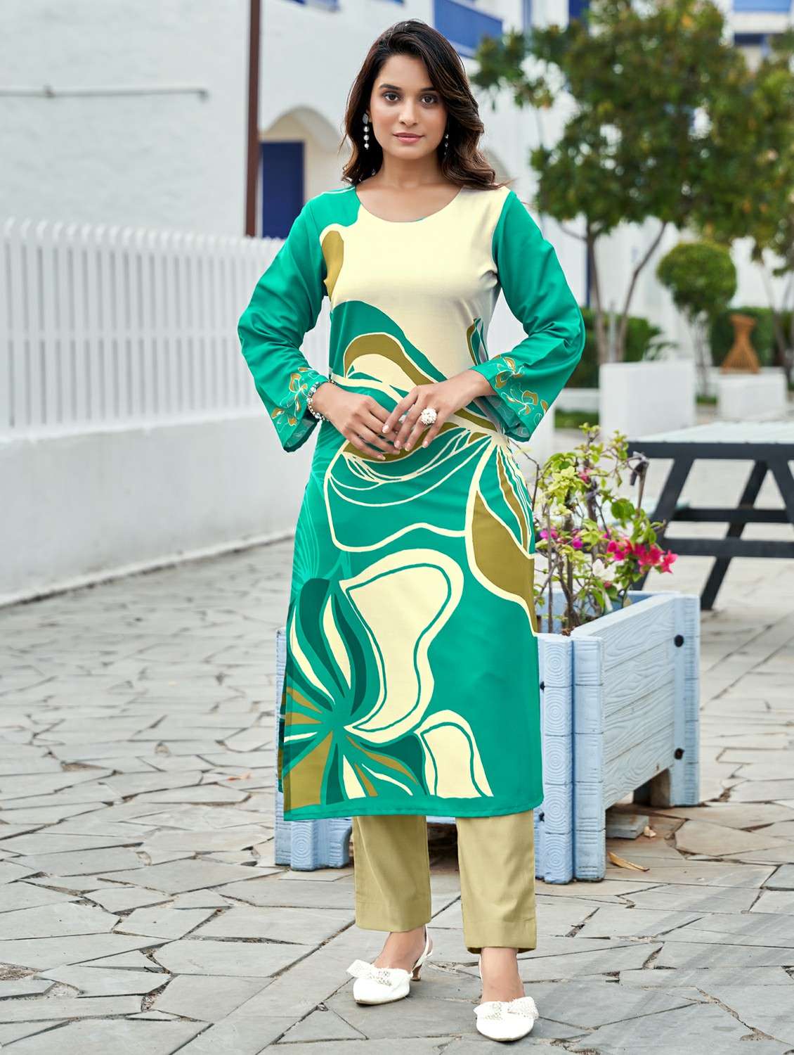 women printed long sleeve straight kurta
