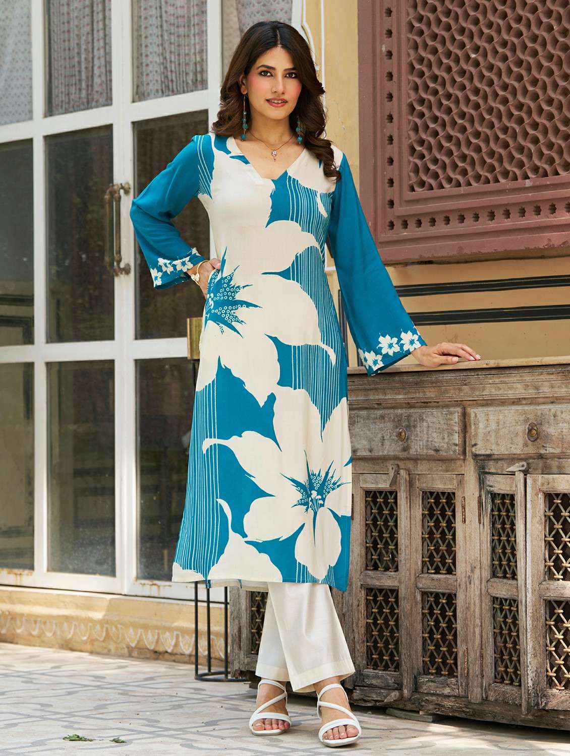 women floral printed long sleeve straight kurta
