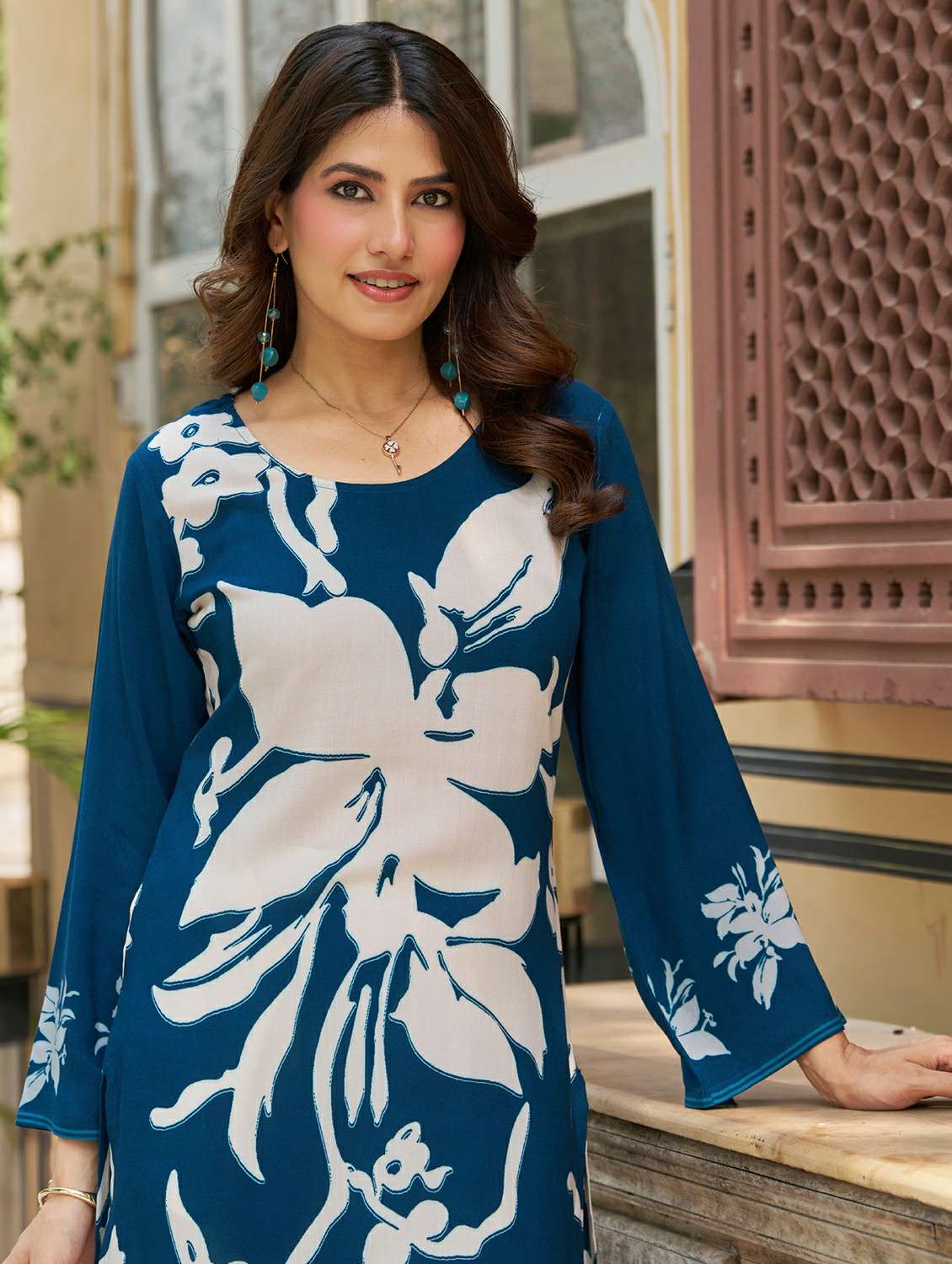 women floral printed long sleeve straight kurta - 21959422 -  Standard Image - 4