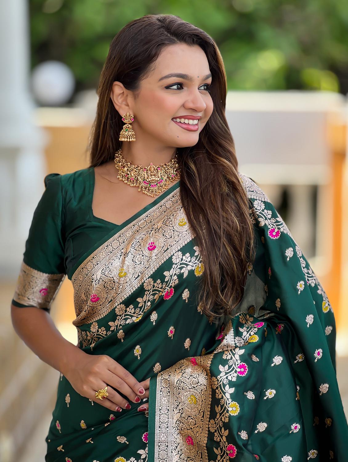 women self design banarasi saree with blouse - 21959454 - Standard Image - 4