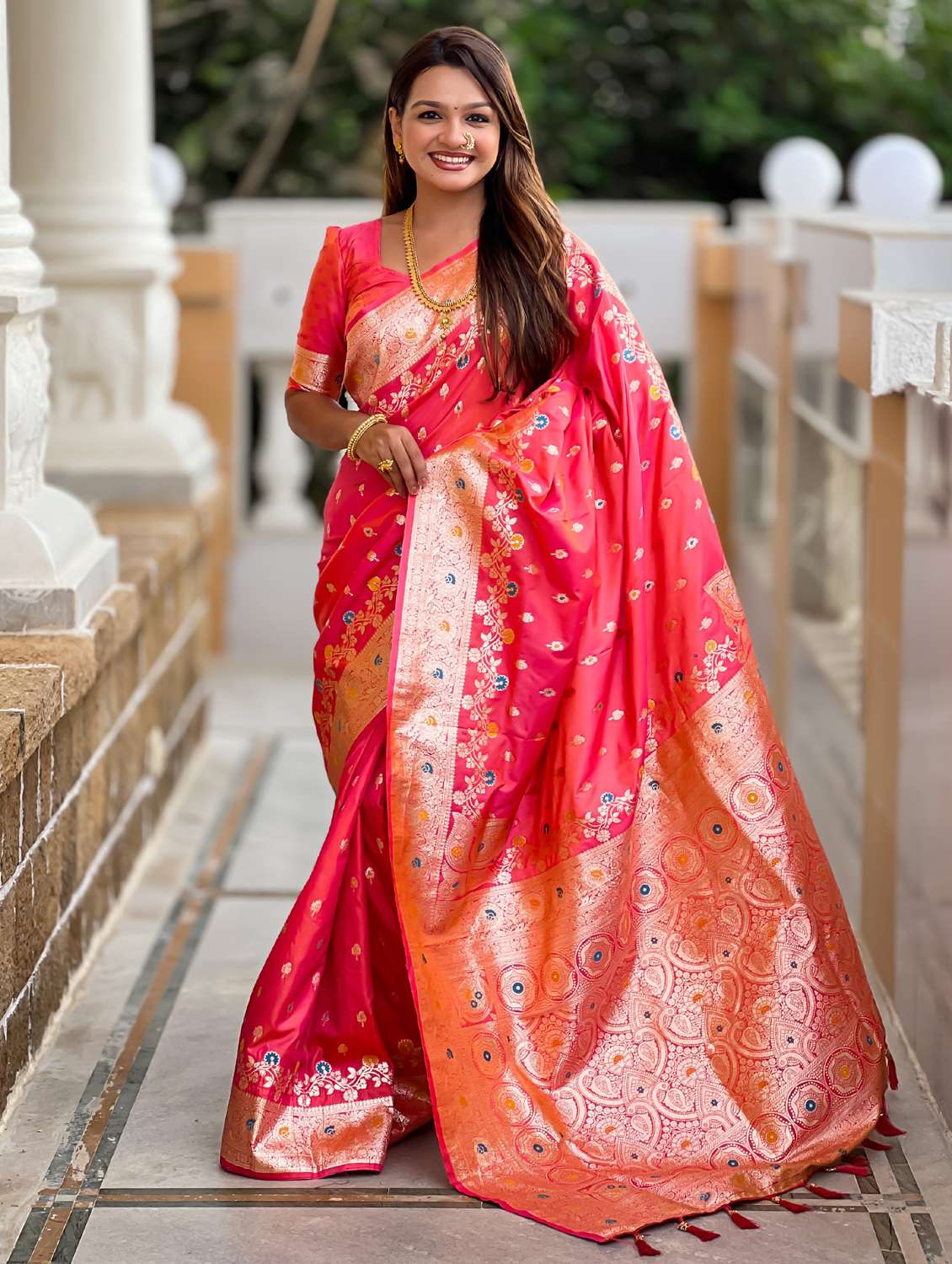 women self design banarasi saree with blouse - 21959455 - Zoom Image - 0