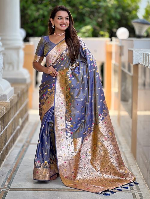 women self design banarasi saree with blouse - 21959456 - Standard Image - 0