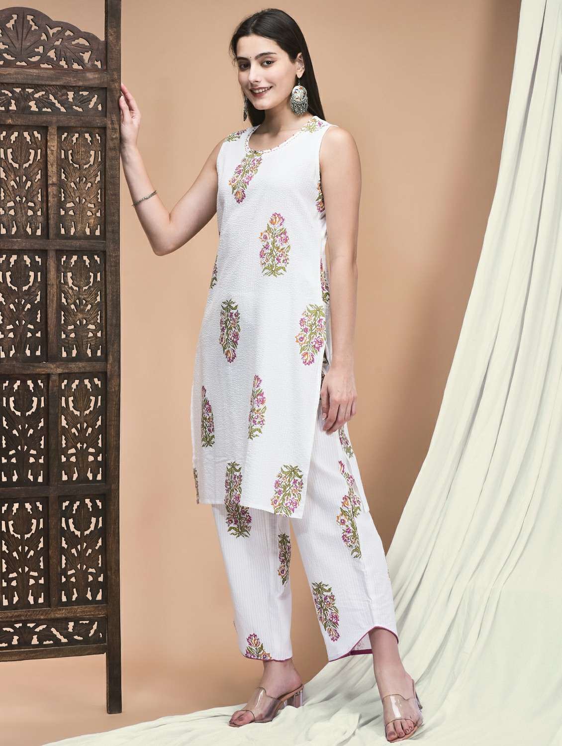women white sleeveless kurta palazzo set - 21959506 - Standard Image - 1