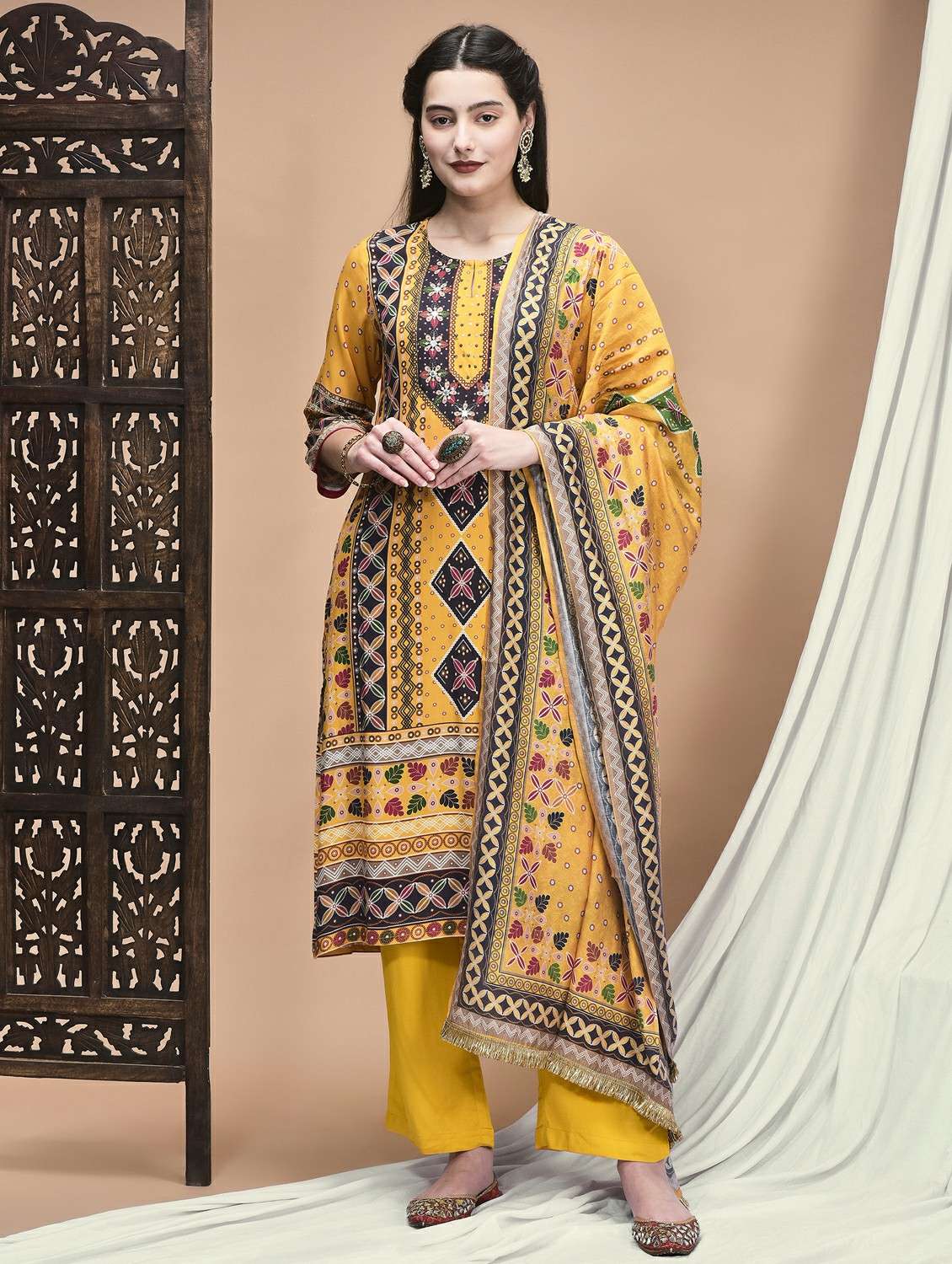 women three quarter sleeve kurta pant with dupatta set - 21959513 - Standard Image - 1