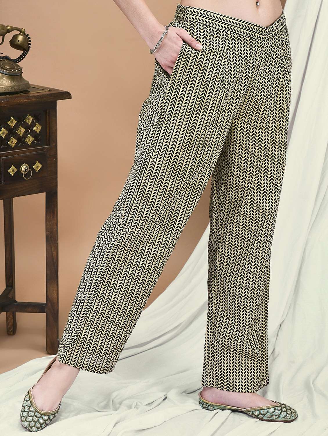 women three quarter sleeve kurta pant with dupatta set - 21959529 - Standard Image - 4