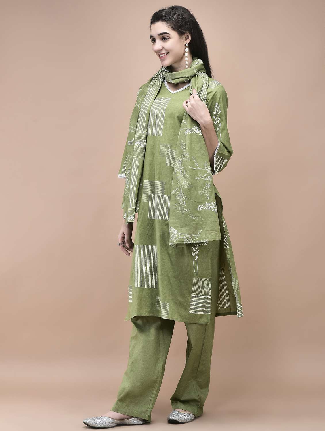 women three quarter sleeve kurta palazzo with dupatta set - 21959533 -  Standard Image - 1