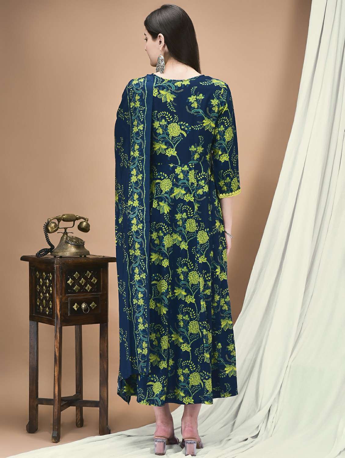 women floral three quarter sleeve kurta dupatta set - 21959534 - Standard Image - 4