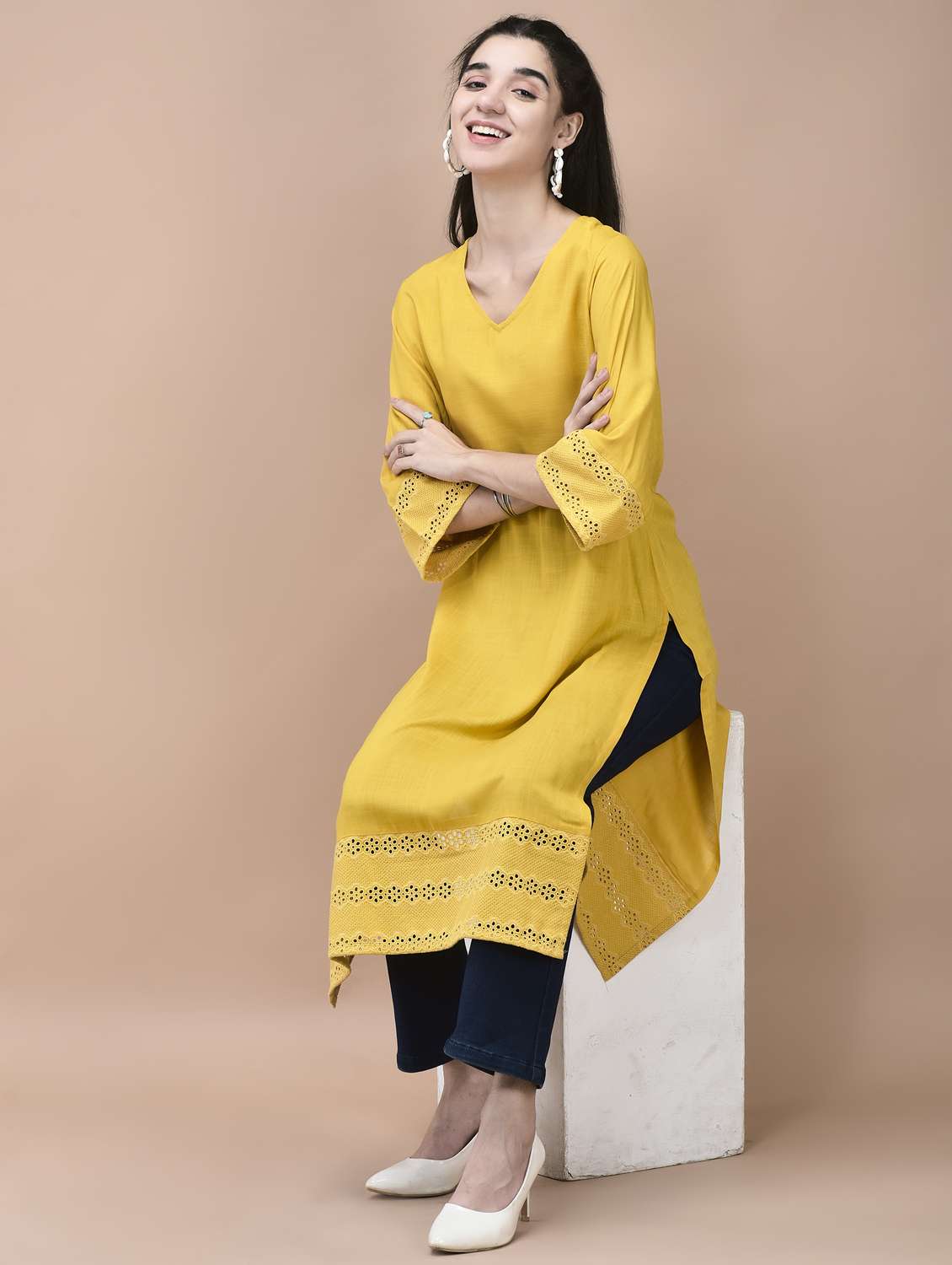 women yellow three quarter sleeve straight kurta - 21959535 - Zoom Image - 0