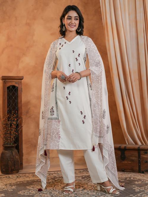 women three quarter sleeve kurta pant with dupatta set - 21959558 - Standard Image - 0