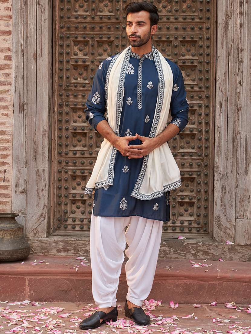 men teal embroidered kurta and pyjama with dupatta  - 21960402 -  Standard Image - 4