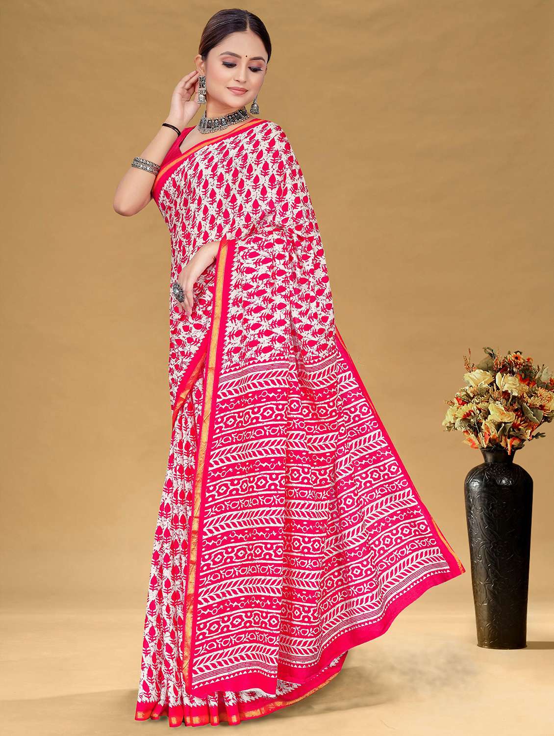 women printed casual wear saree with blouse - 21960485 -  Standard Image - 1