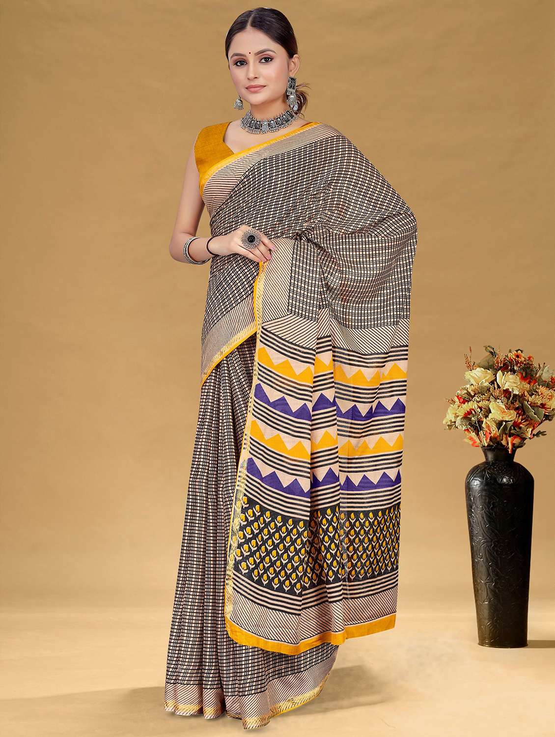 women printed casual wear saree with blouse - 21960487 -  Standard Image - 1