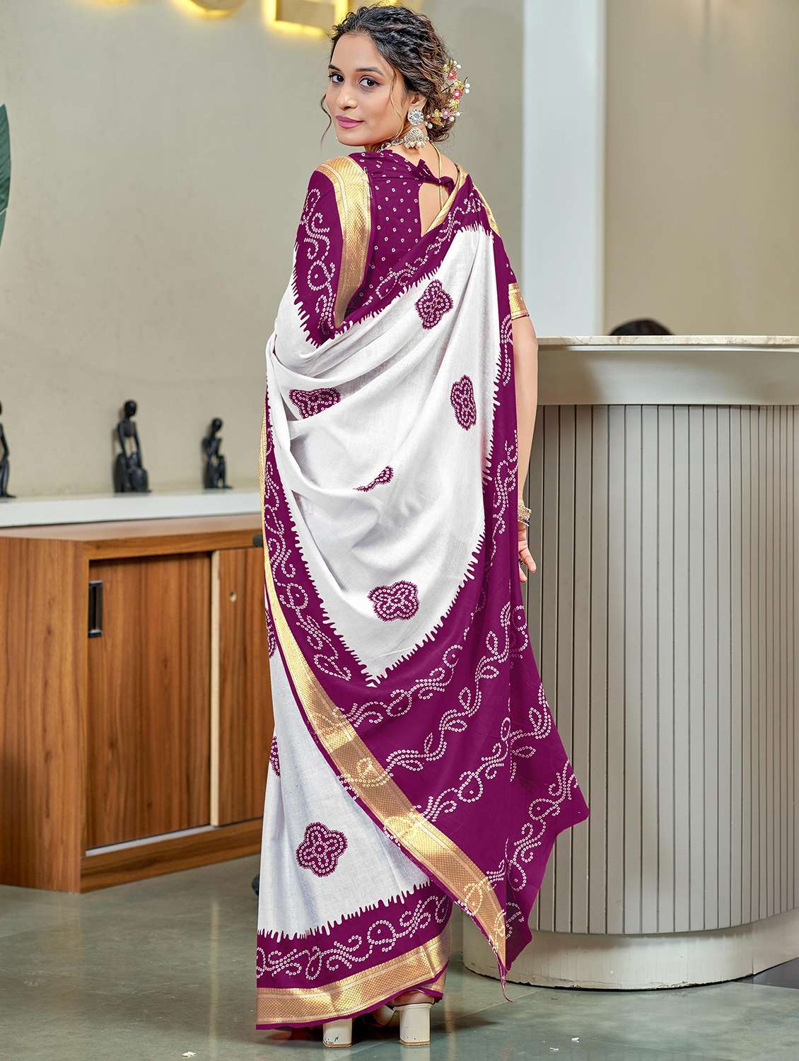 women bandhani printed saree with blouse - 21960492 -  Standard Image - 1