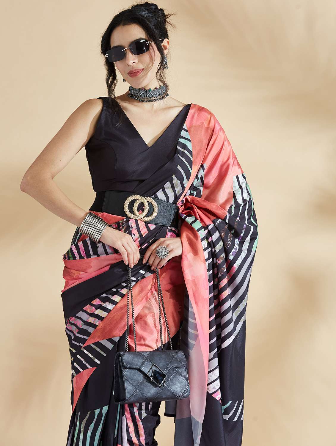 women printed ready to wear saree with blouse - 21961308 - Standard Image - 4
