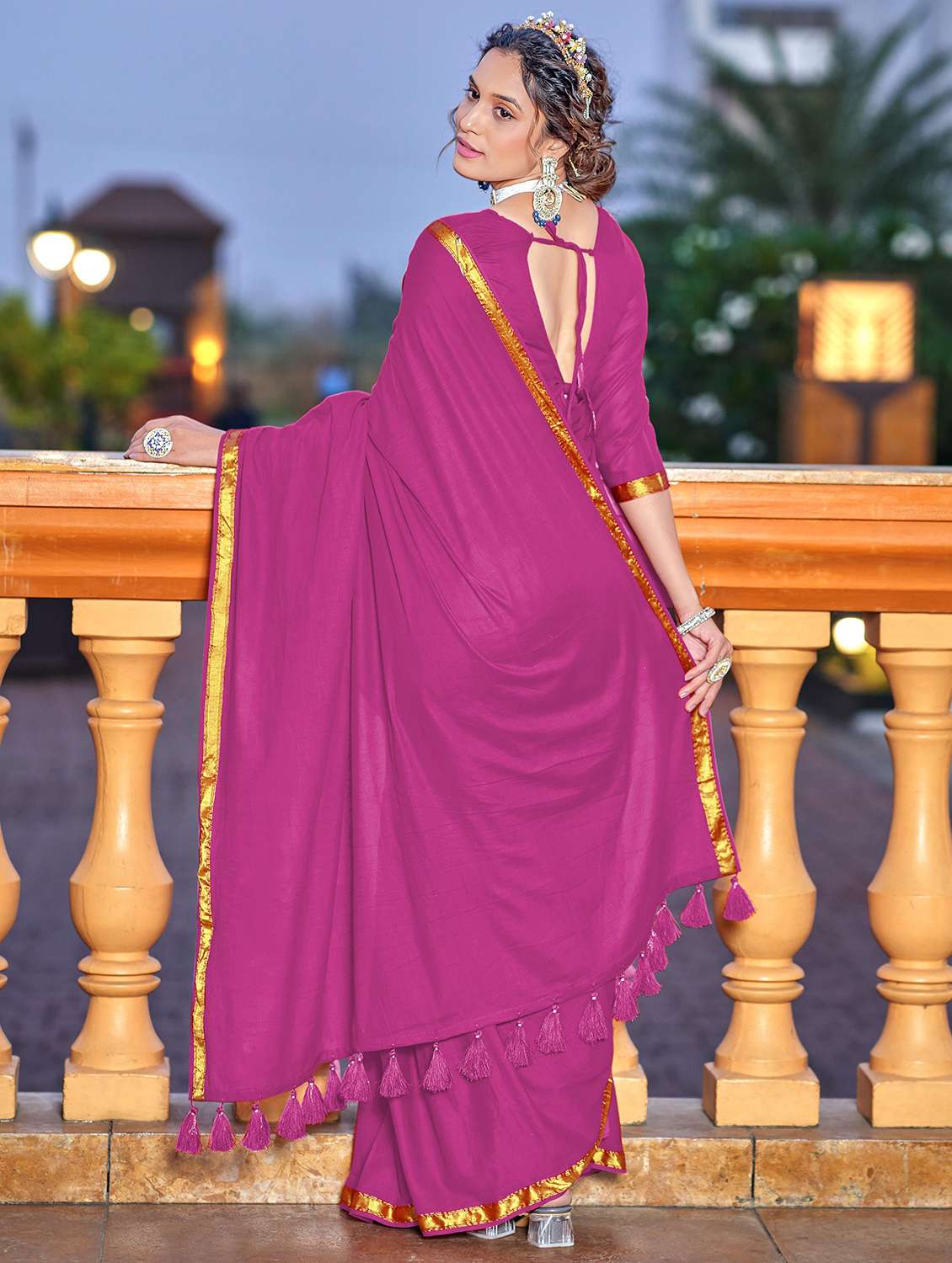 women solid with bordered saree with blouse - 21961366 -  Standard Image - 1
