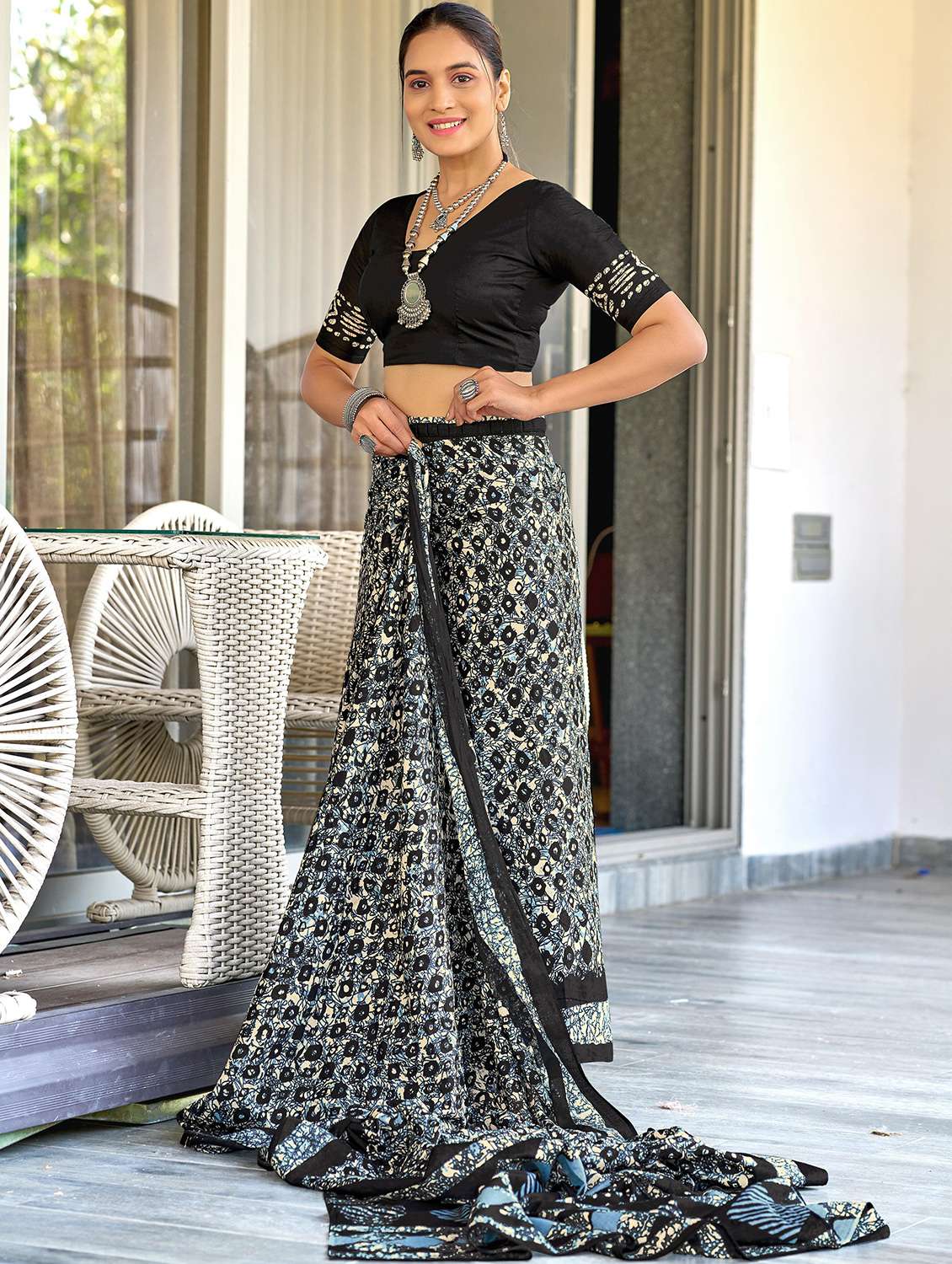 women printed ready to wear saree with blouse - 21961370 - Standard Image - 1