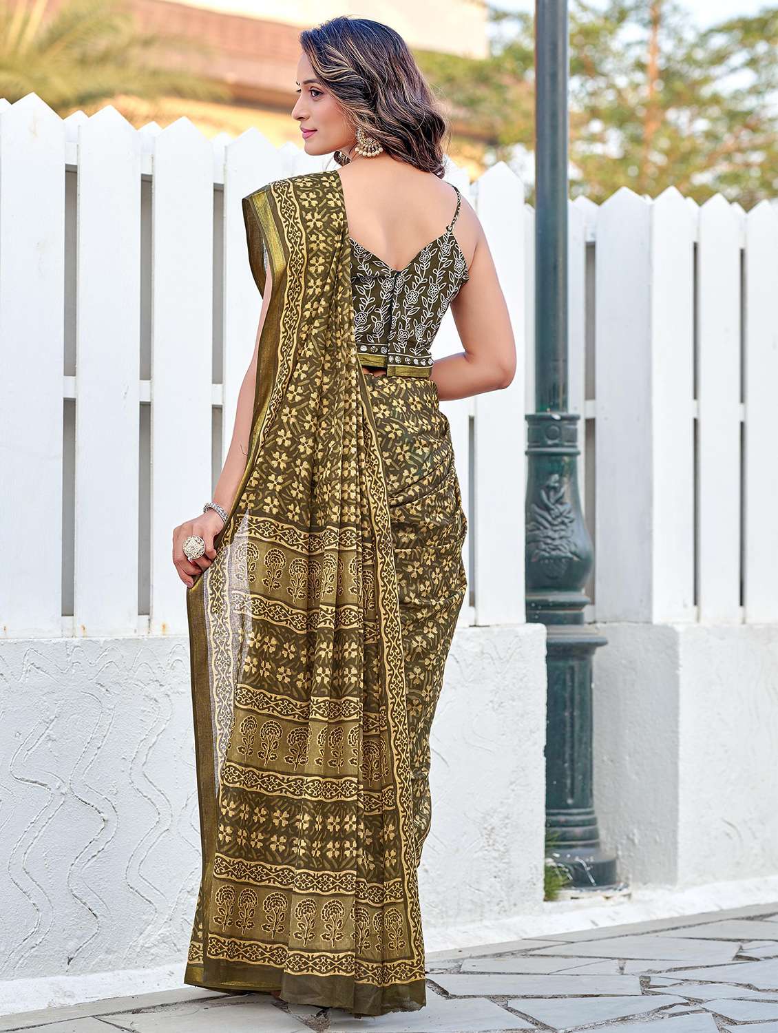 women printed casual wear saree with blouse - 21961400 -  Standard Image - 1