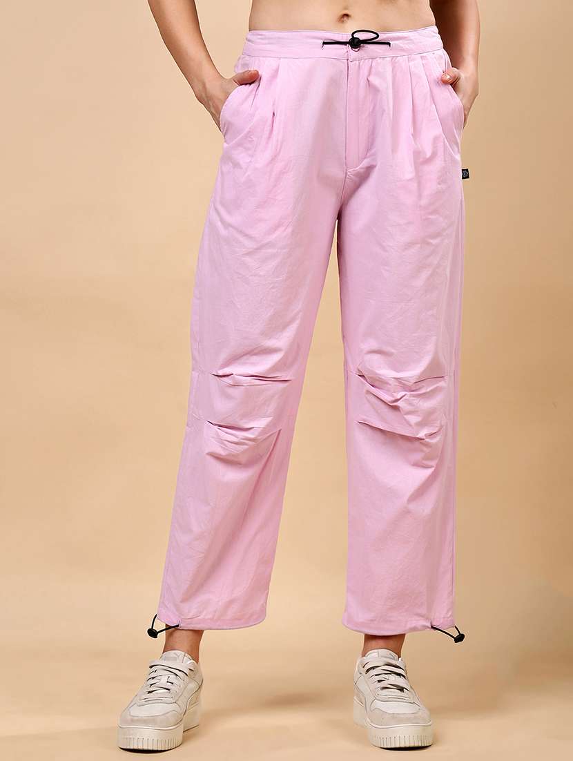 women pink solid mid rise parachute pant 