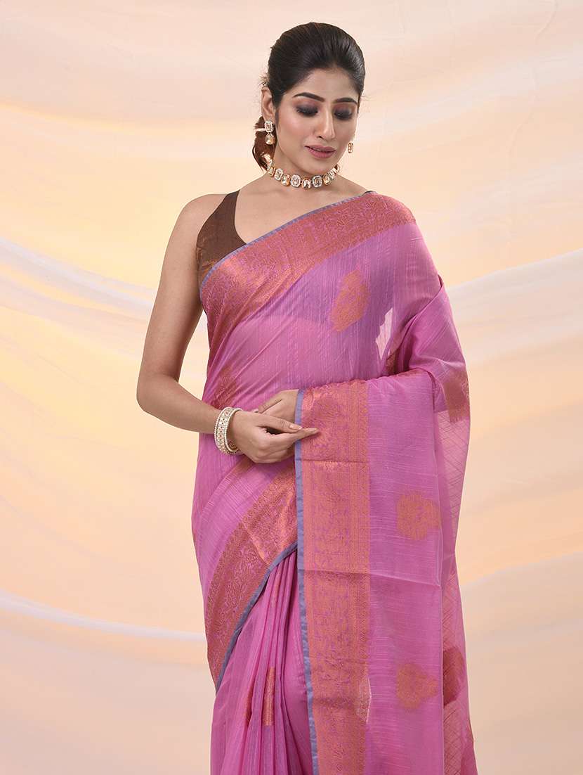 women self design handloom saree with blouse - 21961486 - Standard Image - 4