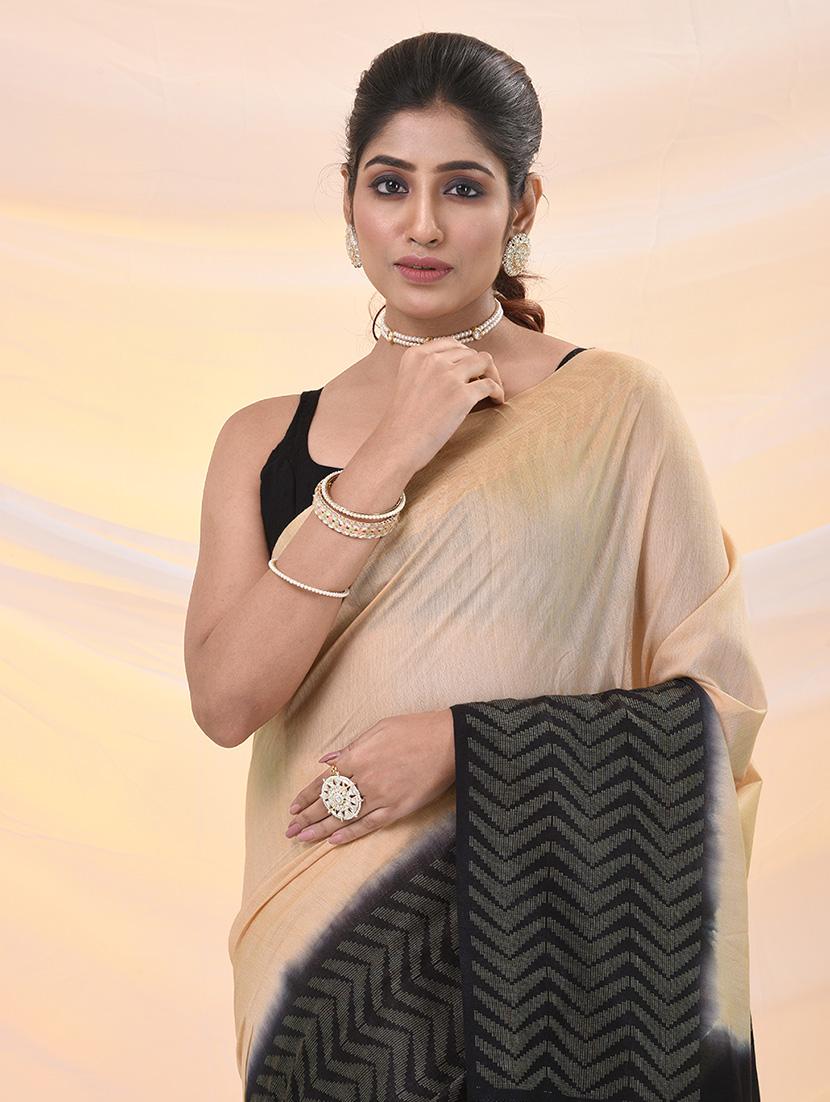 women self design handloom saree with blouse - 21961487 - Standard Image - 4