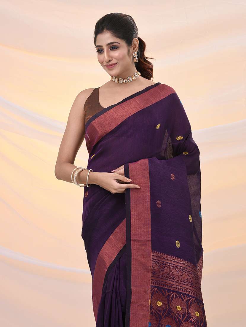 women self design handloom saree with blouse - 21961505 - Standard Image - 4