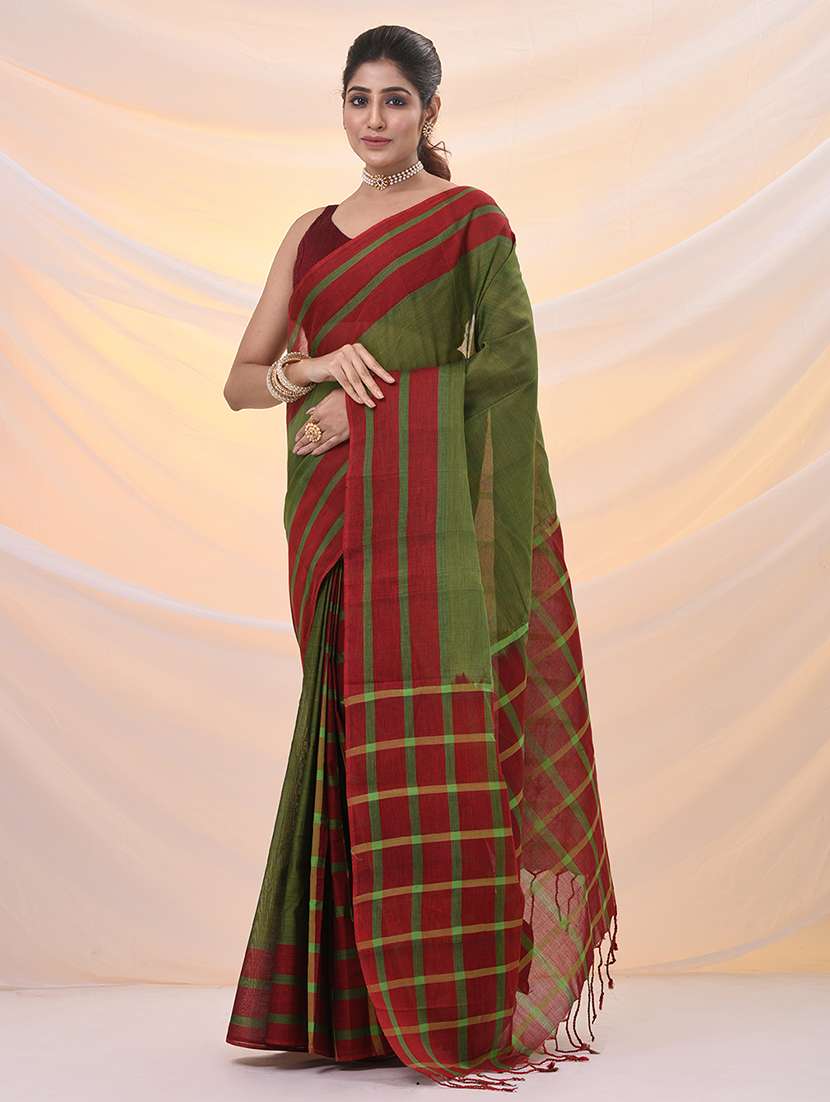 women solid with striped bordered saree with blouse - 21961509 -  Standard Image - 1