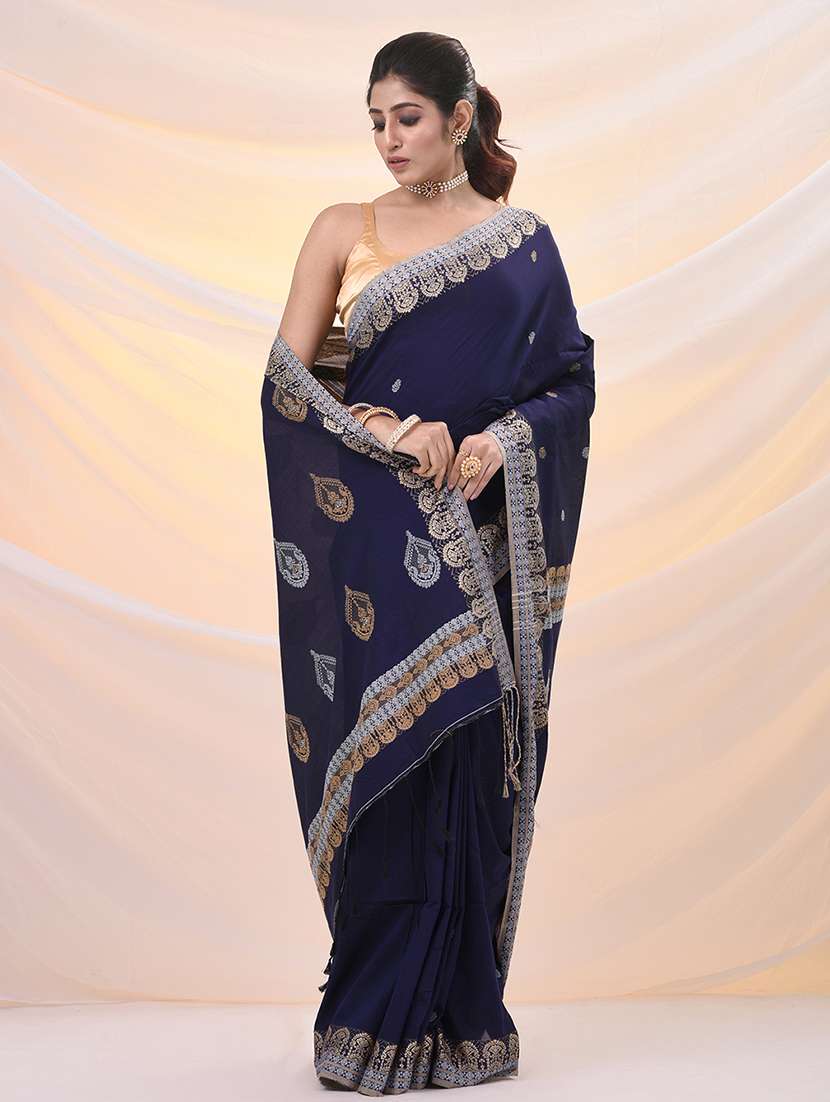 women self design handloom saree with blouse