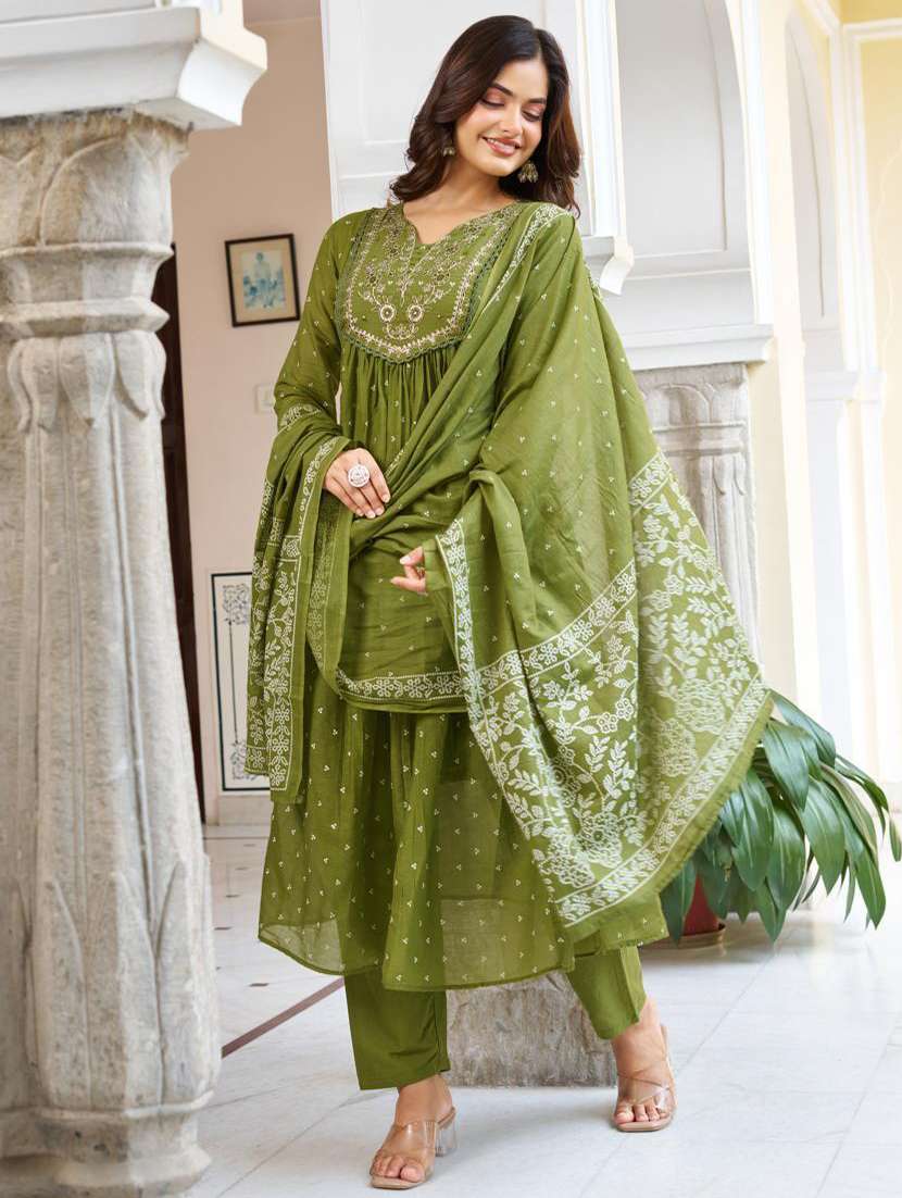 women three quarter sleeve kurta pant with dupatta set - 21961641 - Zoom Image - 0