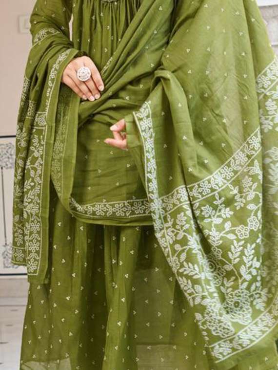 women three quarter sleeve kurta pant with dupatta set - 21961641 -  Standard Image - 1